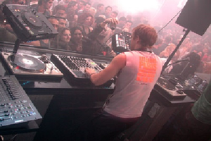 David Guetta Live Electro House & EDM Audio & Video DJ-Sets 256GB USB SPECIAL Compilation (2005 - 2023)