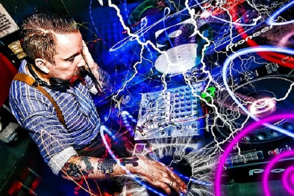 Andrew Weatherall Live House & Techno DJ-Sets Compilation (2002 - 2016)